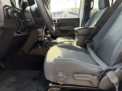 Used 2024 Jeep Gladiator Sport image 9