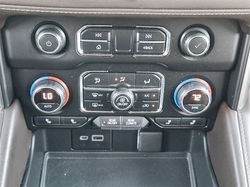 Used 2021 Chevrolet Tahoe Z71 w/ Z71 Signature Package image 19