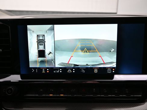 Used 2024 Chevrolet Silverado 1500 ZR2 w/ Technology Package image 31