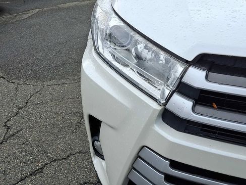 Used 2019 Toyota Highlander Plus AWD/4WD image 10