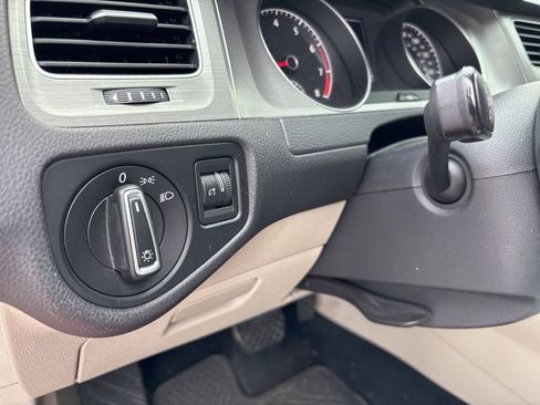 Used 2017 Volkswagen Golf S AWD/4WD image 9