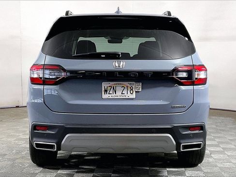 Used 2025 Honda Pilot Touring image 3