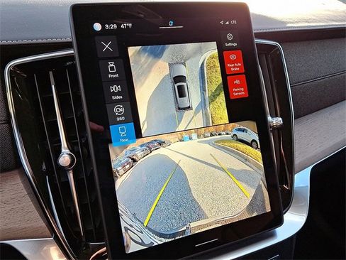 Used 2025 Volvo XC90 B6 Plus image 18