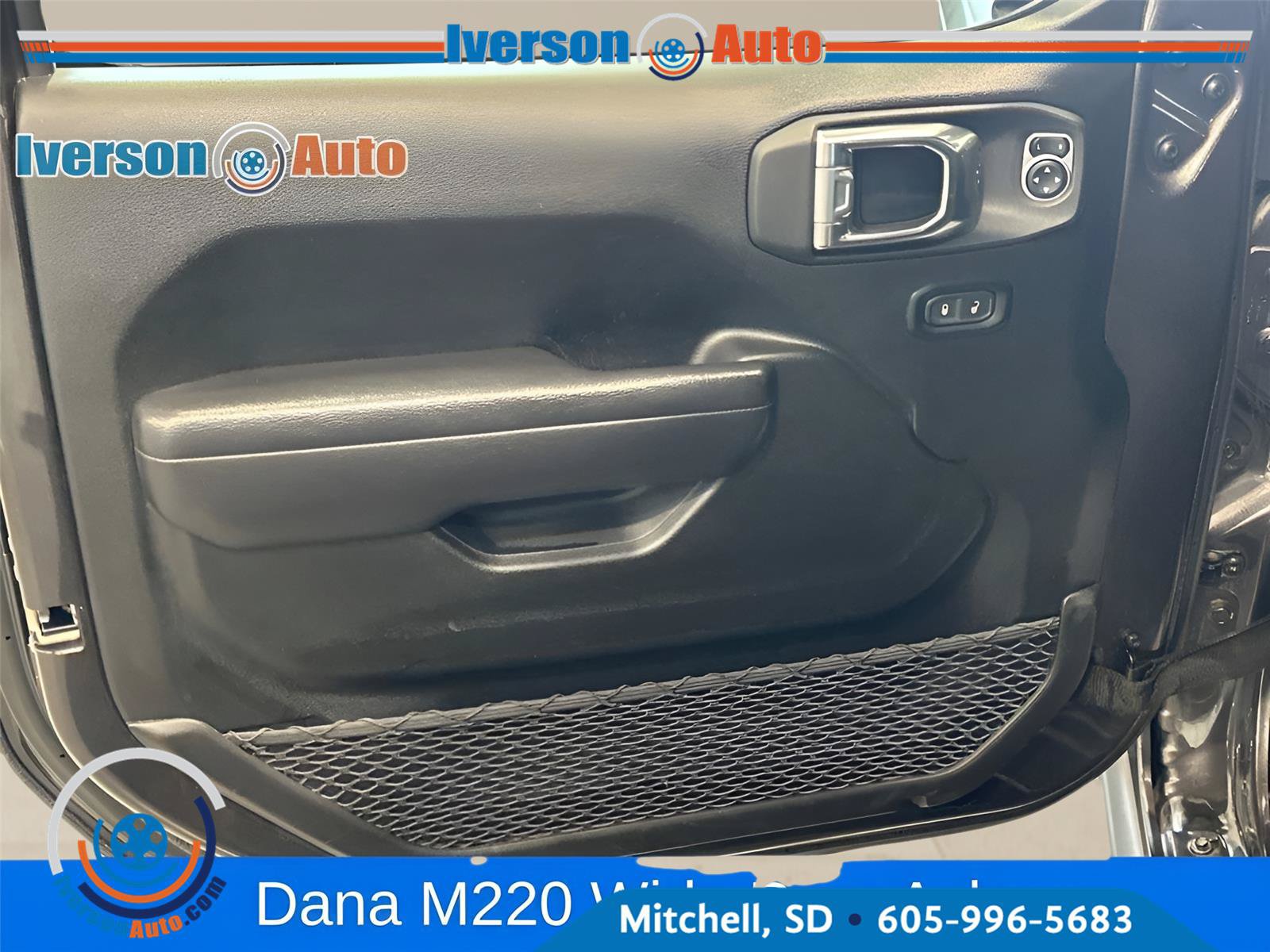 Used 2025 Jeep Wrangler Unlimited Sport AWD/4WD image 15
