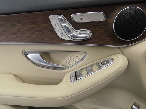 Certified 2022 Mercedes-Benz GLC 300 image 23