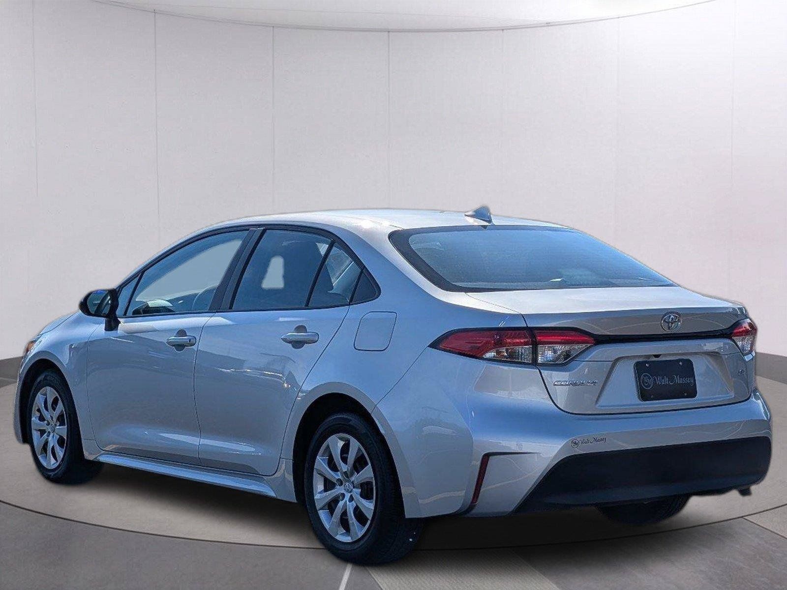 Used 2025 Toyota Corolla LE FWD image 3