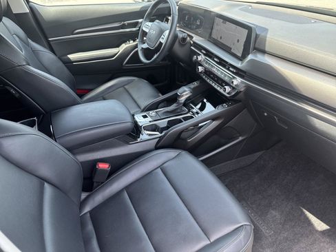 Used 2025 Kia Telluride S FWD image 37