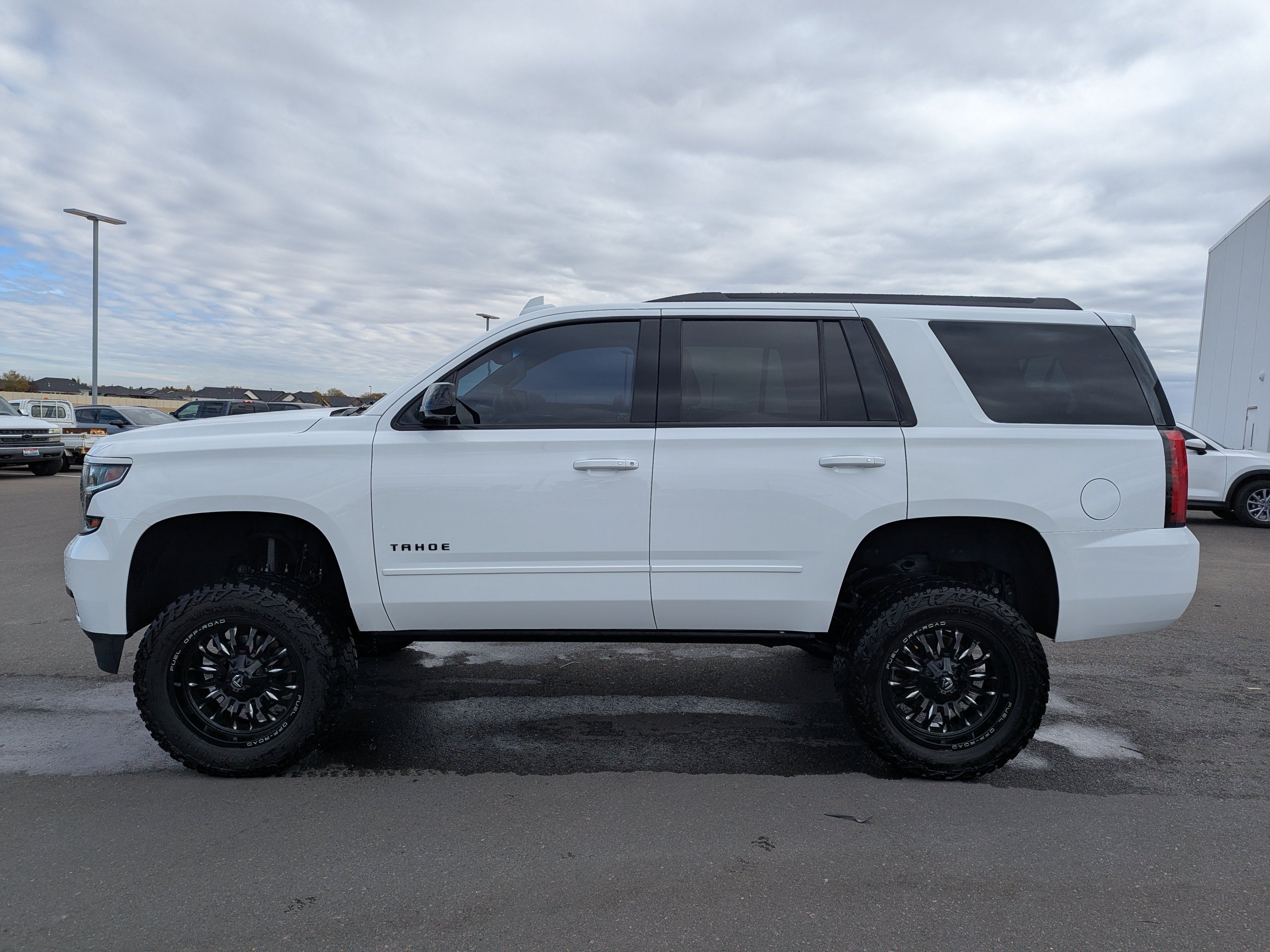 Used 2019 Chevrolet Tahoe Premier w/ RST 6.2L Performance Edition AWD/4WD image 9