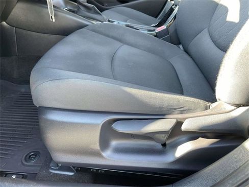 Used 2022 Toyota Corolla LE image 20