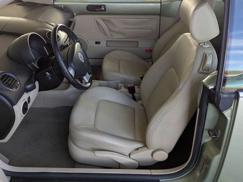 Used 2008 Volkswagen Beetle SE image 4