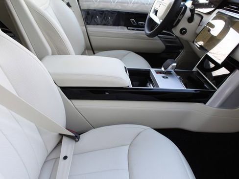 New 2026 Land Rover Range Rover Long Wheelbase SE image 3