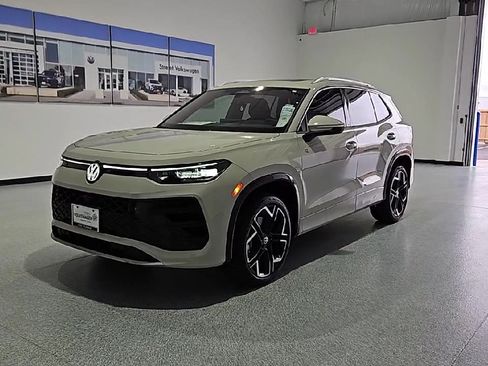 New 2026 Volkswagen Tiguan SEL R-Line AWD/4WD image 5