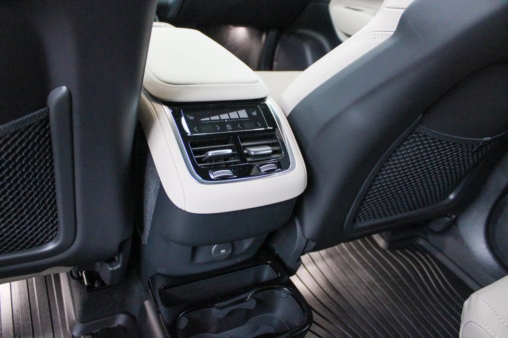 New 2026 Volvo XC90 B5 Ultra w/ Protection Package Premier AWD/4WD image 53