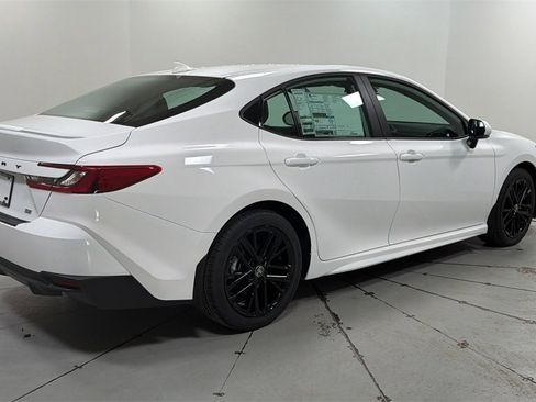 New 2026 Toyota Camry SE image 5