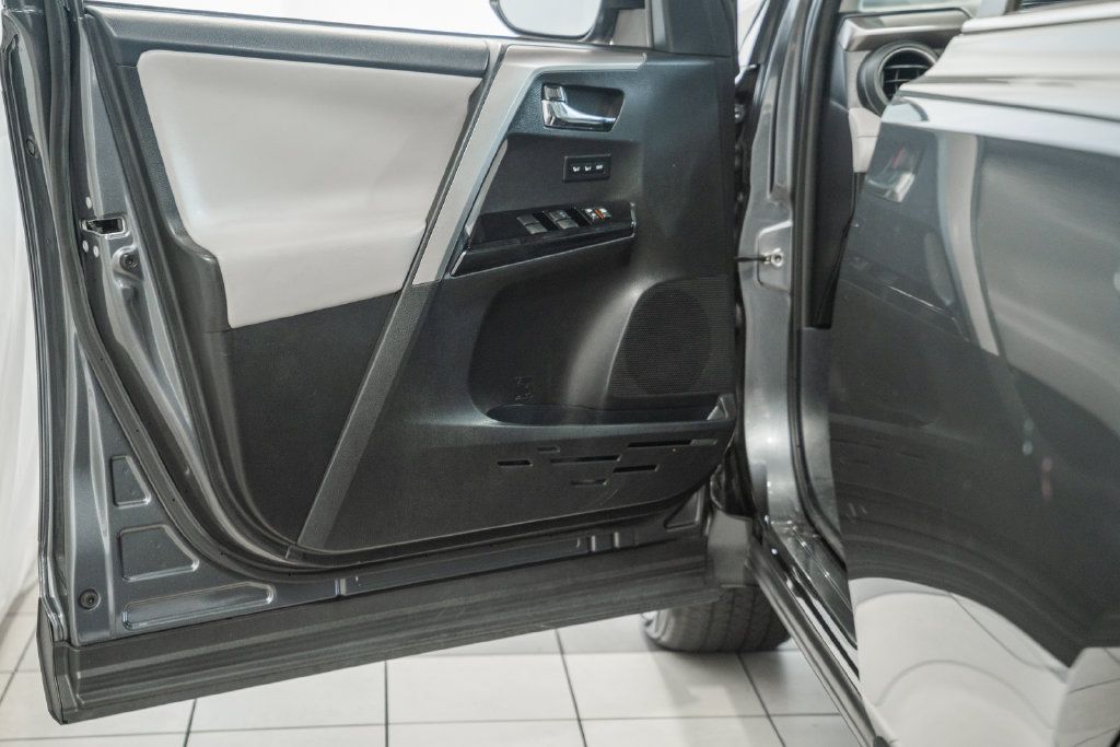 Used 2018 Toyota RAV4 Limited AWD/4WD image 33