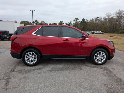 Used 2024 Chevrolet Equinox LT image 3