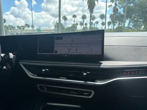 Used 2025 BMW X7 xDrive40i w/ M Sport Package AWD/4WD image 9