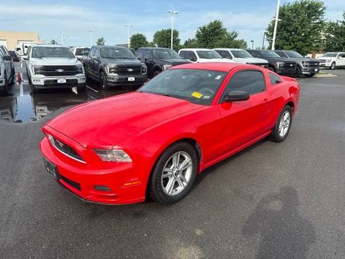 Used 2013 Ford Mustang Coupe RWD image 3