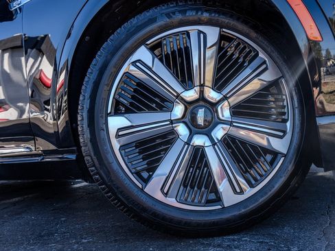 Used 2025 Cadillac Escalade IQ Luxury 2 image 33