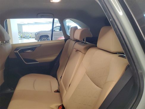 Used 2020 Toyota RAV4 XLE image 12