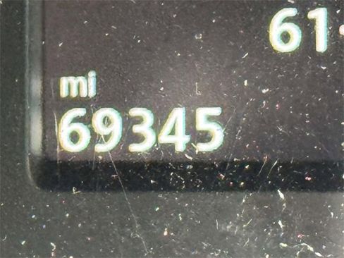 Used 2017 Volkswagen Passat 1.8T SEL Premium image 2