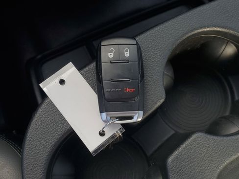 Used 2022 RAM 2500 Tradesman w/ Chrome Appearance Group image 29