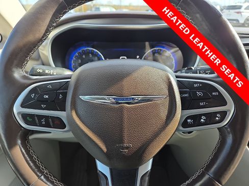 Used 2017 Chrysler Pacifica Touring-L Plus w/ Advanced Safetytec Group image 24