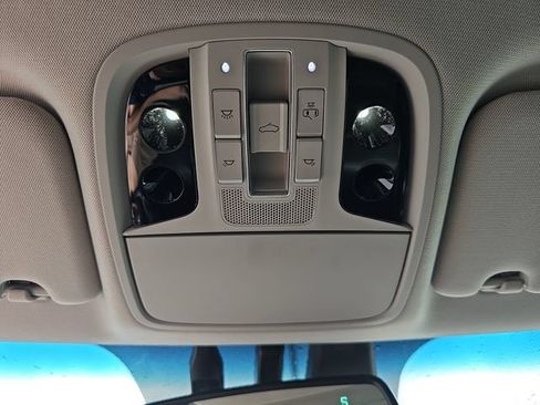 Used 2017 Kia Cadenza Limited FWD image 33