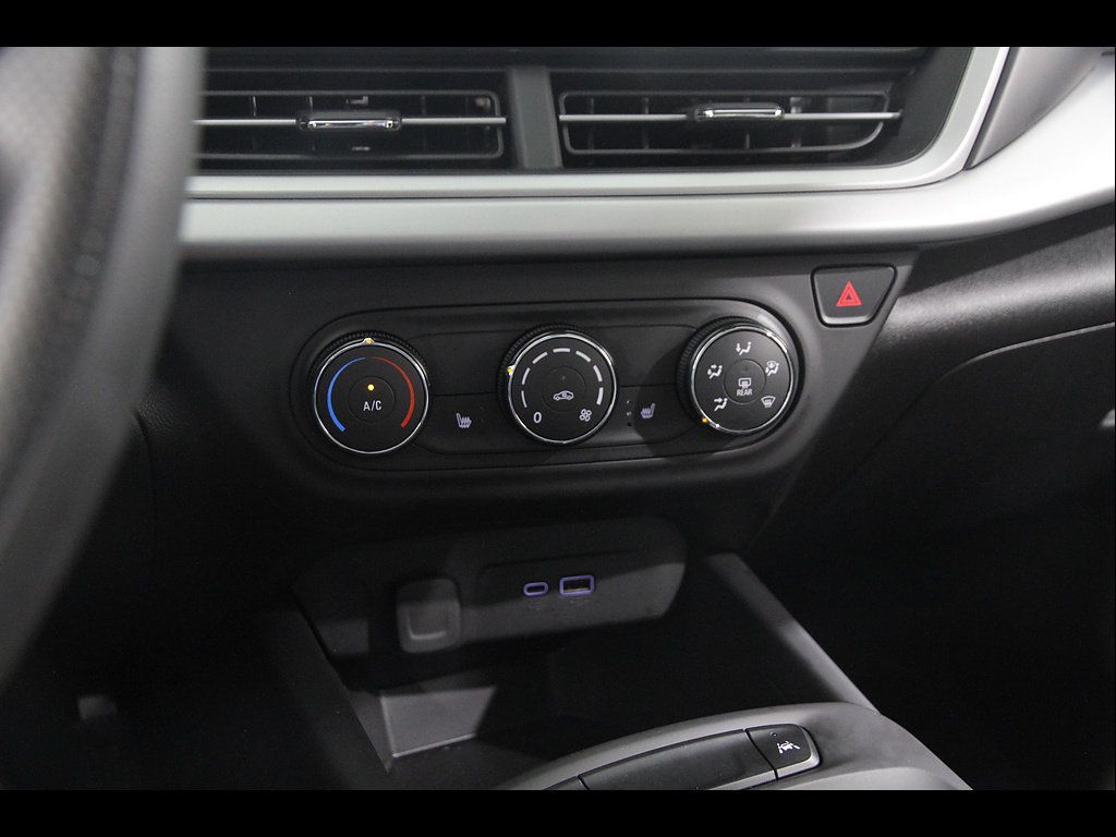 Used 2024 Chevrolet Trax LS w/ LS Convenience Package FWD image 14