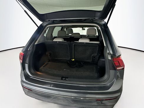 Used 2018 Volkswagen Tiguan SE w/ Panoramic Sunroof Package image 28
