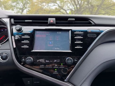 Used 2018 Toyota Camry XSE FWD image 11