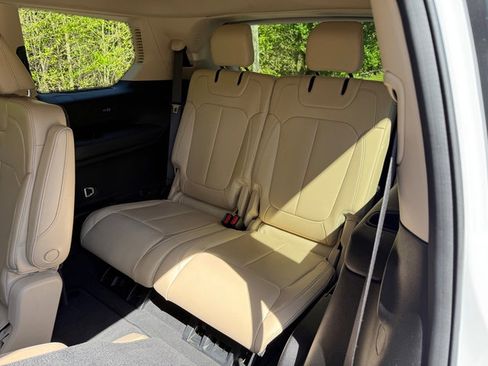 Used 2022 Jeep Grand Cherokee L Limited AWD/4WD image 17