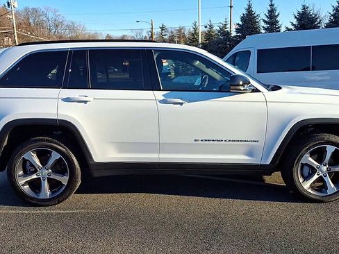 Certified 2024 Jeep Grand Cherokee Limited image 9