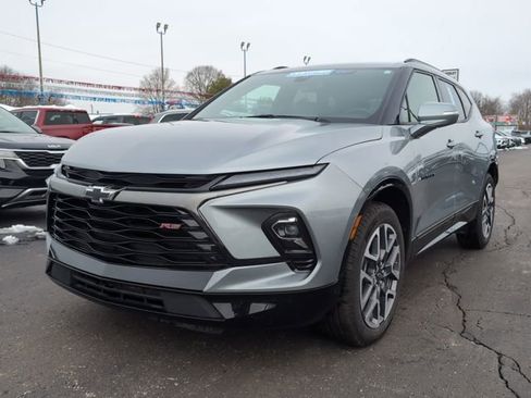 Used 2025 Chevrolet Blazer RS image 3