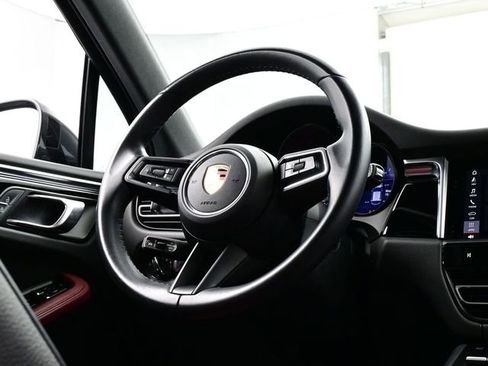 Certified 2023 Porsche Macan AWD/4WD image 21