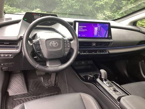 Used 2025 Toyota Prius XLE AWD/4WD image 11