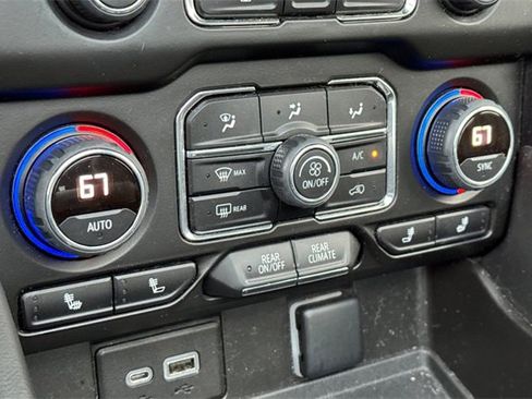 Used 2022 Chevrolet Tahoe Z71 w/ Luxury Package image 21