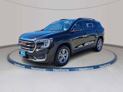 Certified 2023 GMC Terrain SLE w/ Driver Convenience Package AWD/4WD image 3