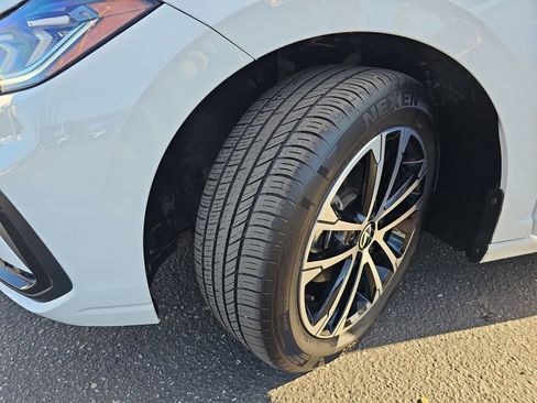 Certified 2025 Volkswagen Jetta Sport image 31