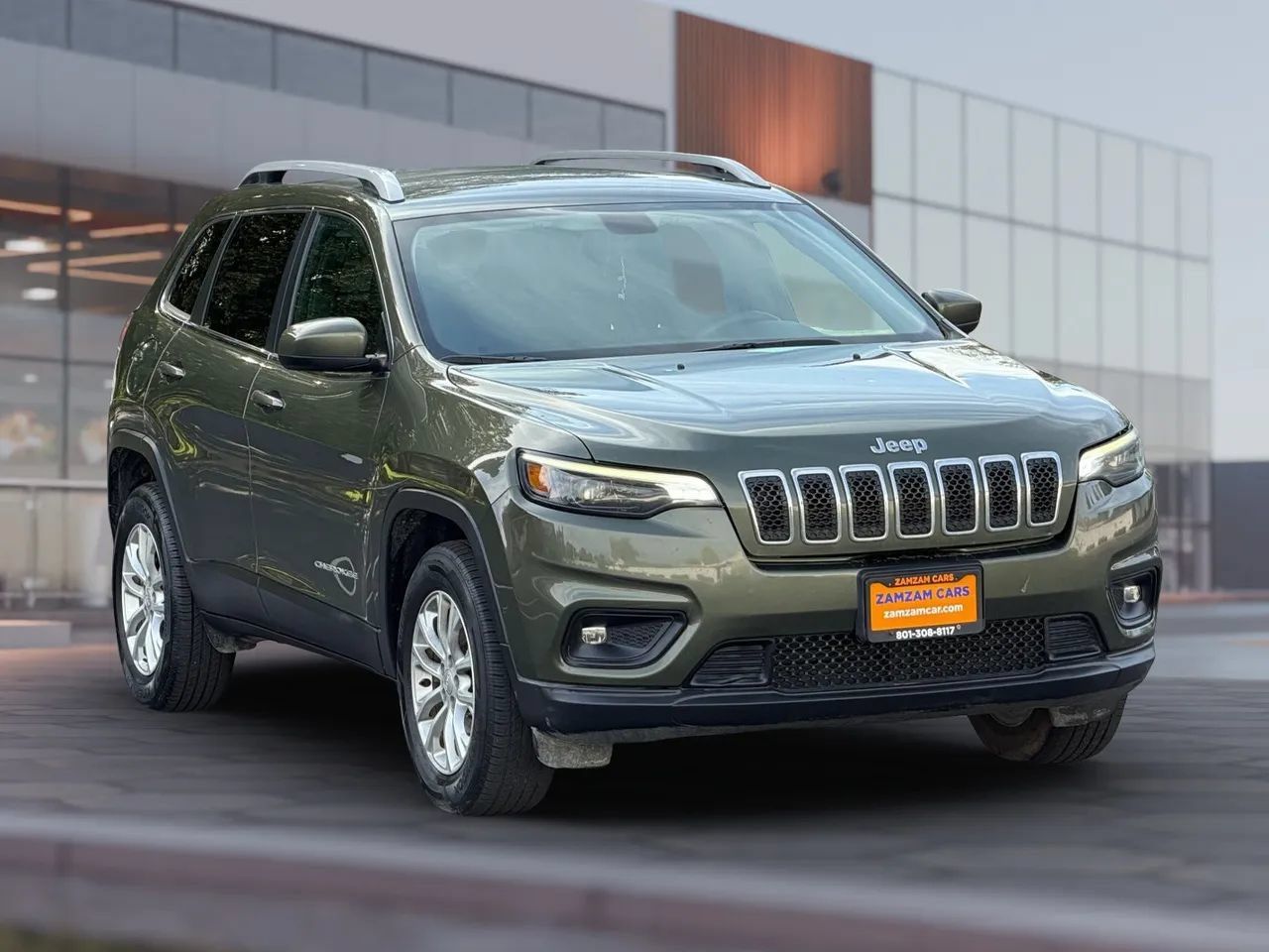 Used 2019 Jeep Cherokee Latitude w/ Popular Appearance Group AWD/4WD image 1