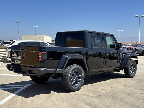 New 2026 Jeep Gladiator Sport AWD/4WD image 4