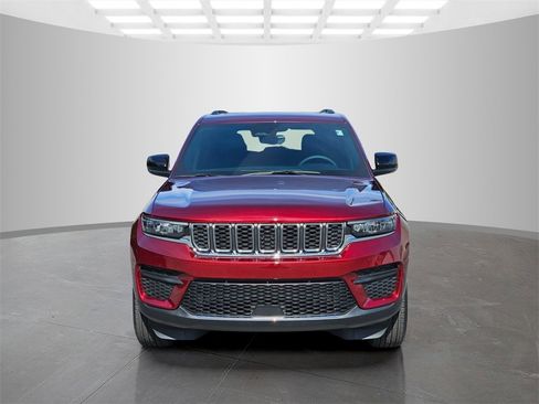 Used 2025 Jeep Grand Cherokee Laredo X w/ Luxury Tech Group I image 2