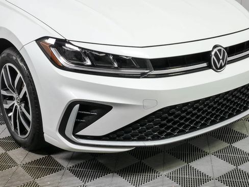Certified 2025 Volkswagen Jetta SE FWD image 37
