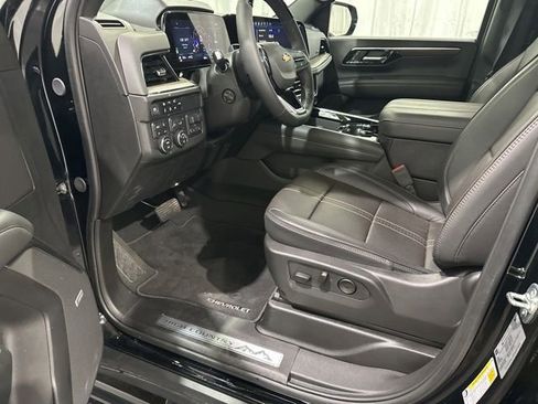 Certified 2025 Chevrolet Suburban High Country image 9