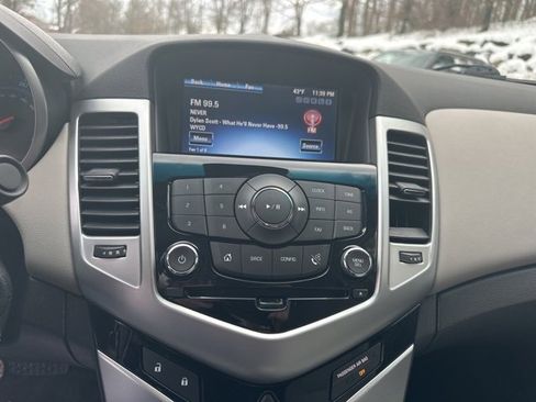Used 2014 Chevrolet Cruze LT image 19