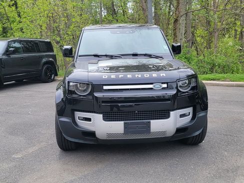 Used 2025 Land Rover Defender 110 S AWD/4WD image 2