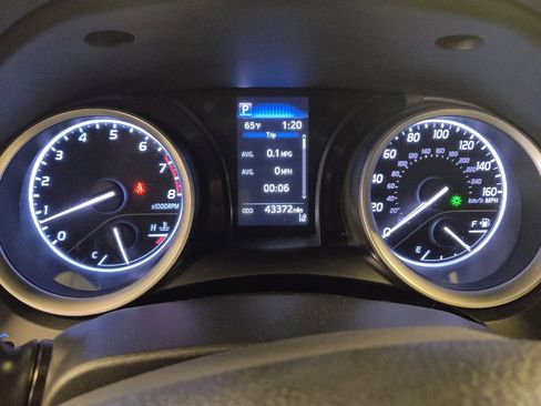 Used 2021 Toyota Camry LE image 23