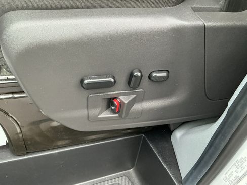 Used 2019 Ford Transit 150 XLT image 10