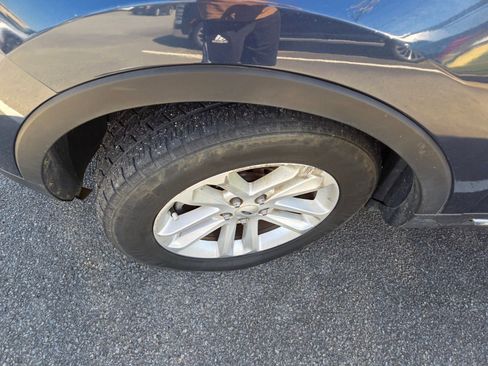 Used 2016 Ford Explorer XLT w/ Equipment Group 202A image 4