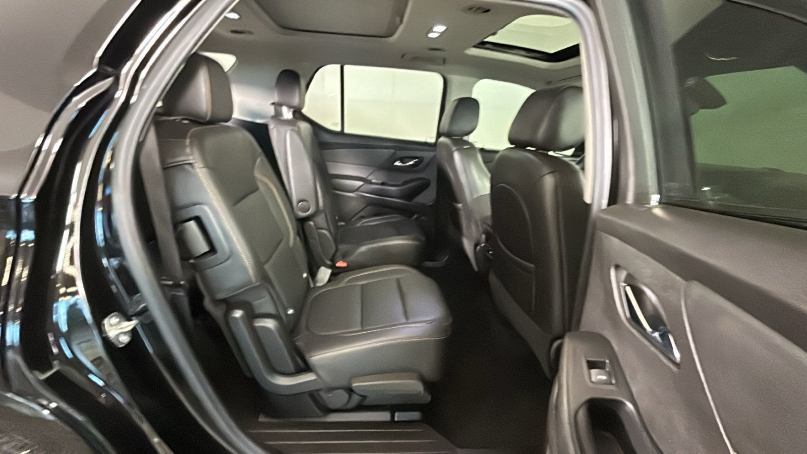 Used 2021 Chevrolet Traverse Premier w/ Redline Edition AWD/4WD image 33